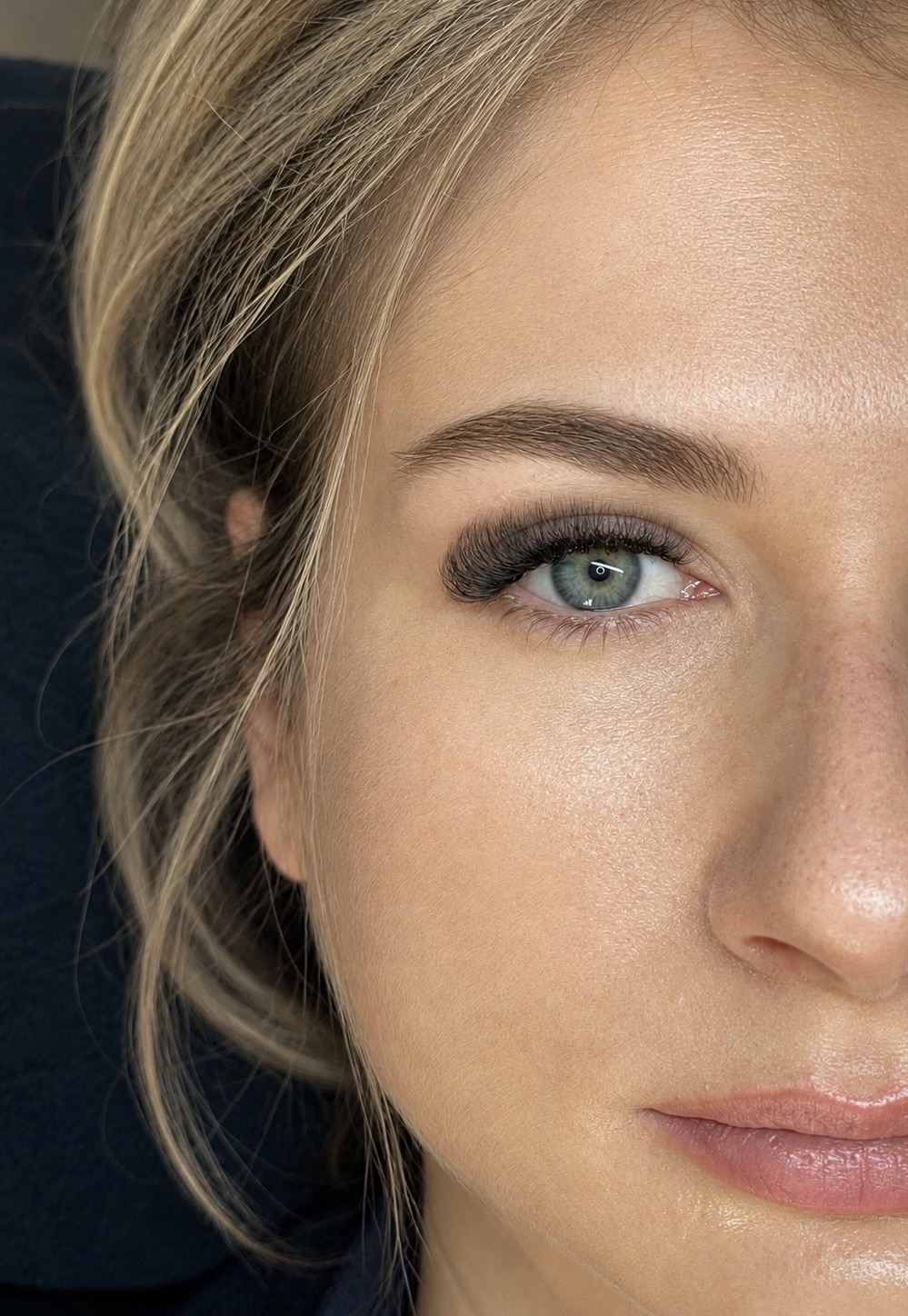 Soft-Volumen-Wimpernverlängerung in Harburg mit UV-Technik